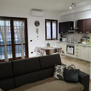 Sweet Airport Apartment